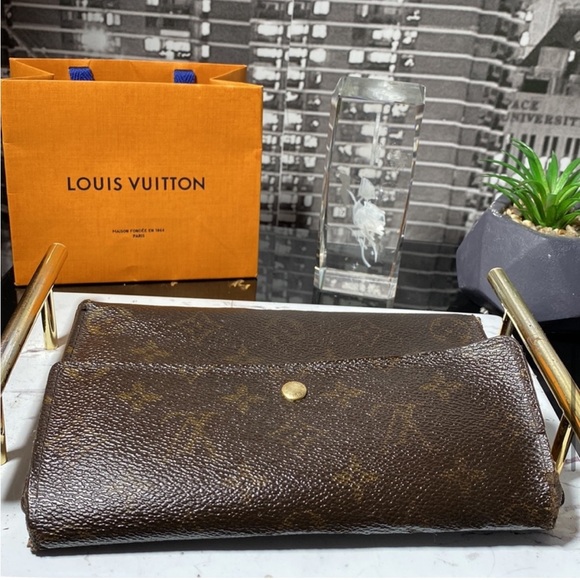 Louis Vuitton Monogram Wallet - Authentic - Picture 12 of 16